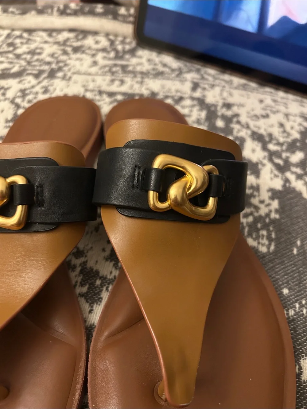 AEROSOLES Two-Tone brown& Black Leather Slide Sandals with Gold Chain size 10.